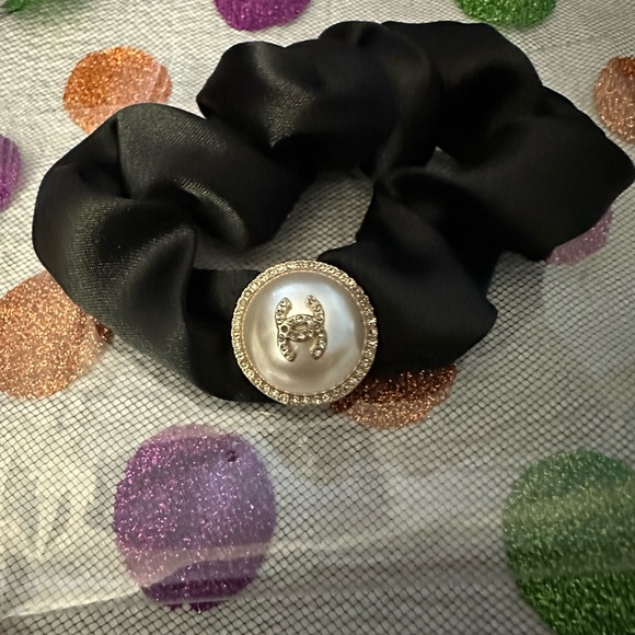 CHANEL Holiday Edition Black Hair Scrunchie with Pearl Detail NWB GWP - Picture 7 of 13